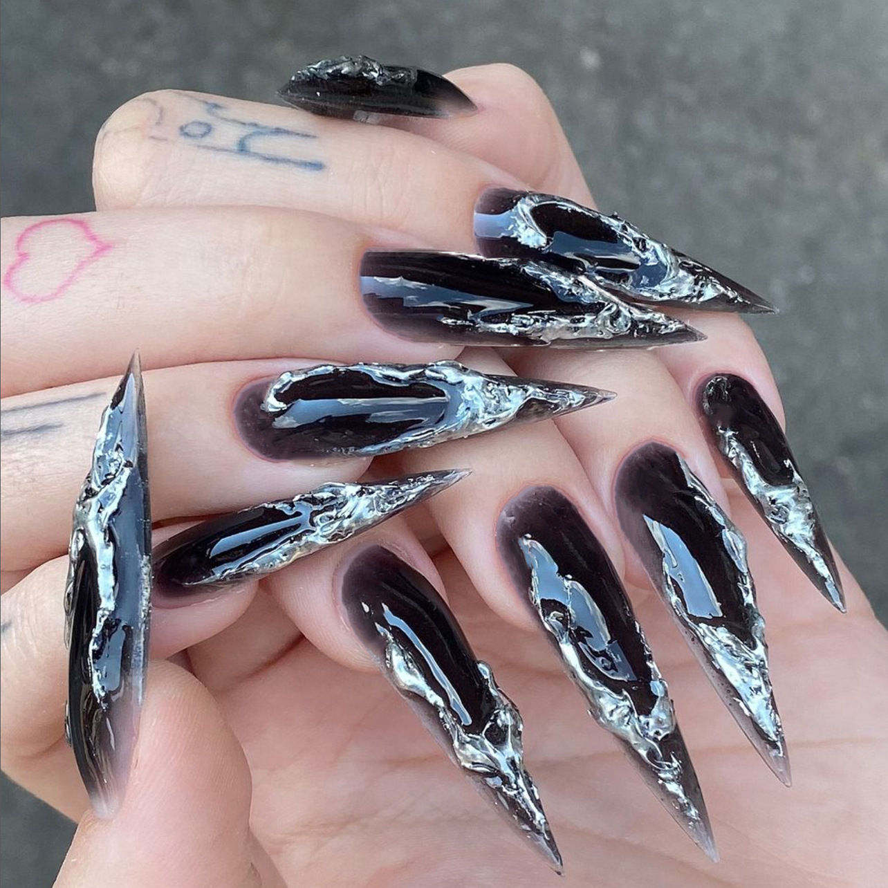 24Pcs Stiletto Shape Black Red - огляд і ціна Nail Art Y2K