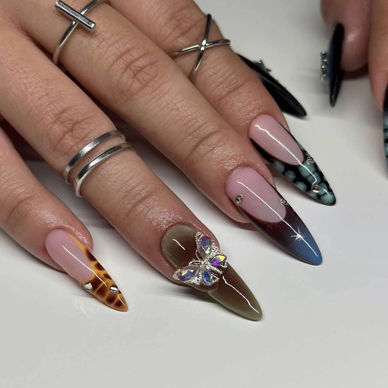 24Pcs Stiletto Shape Black Red - огляд і ціна Nail Art Y2K